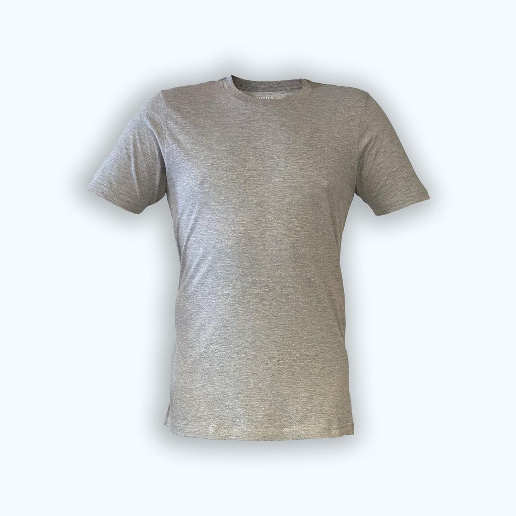 Hellgraues Basic T-Shirt für Herren und Unisex, freigestellt vor weißem Hintergrund – DailyShirt 100 % Baumwolle