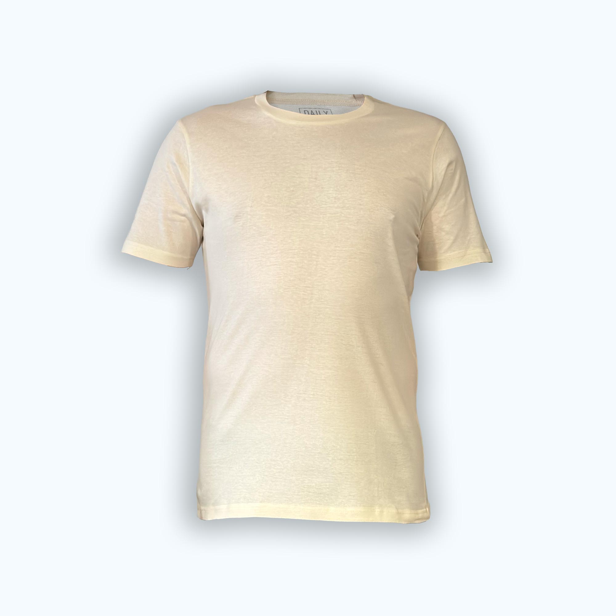 Beiges Basic T-Shirt für Herren und Unisex, freigestellt vor weißem Hintergrund – DailyShirt 100 % Baumwolle